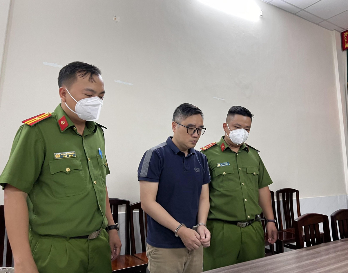 Bắt Phó Trưởng Phòng Tàu sông, Cục Đăng kiểm Việt Nam cùng 3 người - Hình 3 Bat Pho Truong Phong Tau song, Cuc Dang kiem Viet Nam cung 3 nguoi-Hinh-3