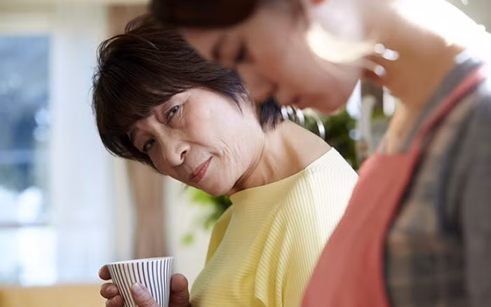 Vua cuoi, me da hoi vay tien, vang de mua nha cho anh trai