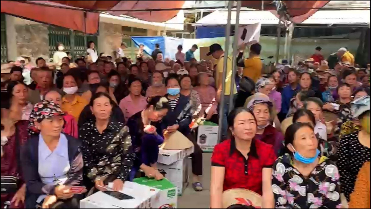 Cong an Hung Yen vach tran thu doan “mua hang, tang qua