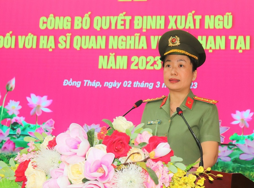  Đại tá Võ Thị Hoài Ngọc – Phó Giám đốc Công an tỉnh Đồng Tháp: Đại tá Võ Thị Hoài Ngọc sinh năm 1977, quê quán: Xã Hòa An, TP Cao Lãnh, tỉnh Đồng Tháp, trình độ Thạc sĩ ANND. Ngày 17/2/2020, bà Võ Thị Hoài Ngọc được bổ nhiệm giữ chức vụ Phó Giám đốc Công an tỉnh Đồng Tháp.