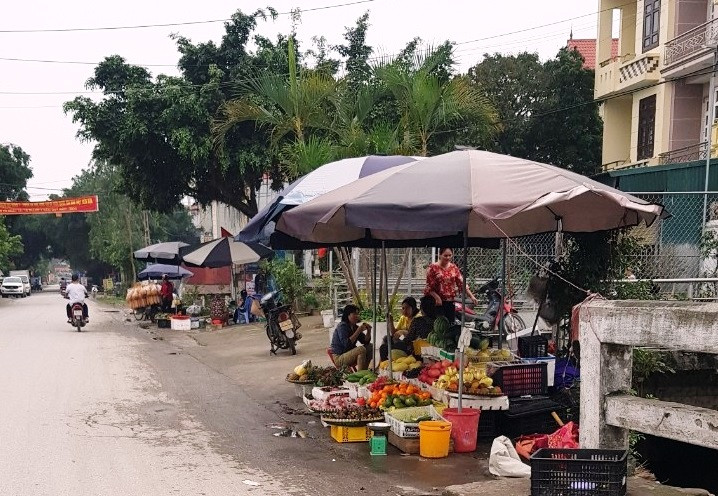 Được biết diện tích chợ Phú Lộc cũ là đất công cộng nay đã có chủ trương sử dụng hơn 200 m2 để mở rộng đường giao thông khu vực, còn lại quy hoạch bãi để xe phục vụ an sinh xã hội, nhằm giải tỏa điểm đen giao thông đầu cầu Phú Lộc, điểm kết nối 2 đường tỉnh 394C và 394. 