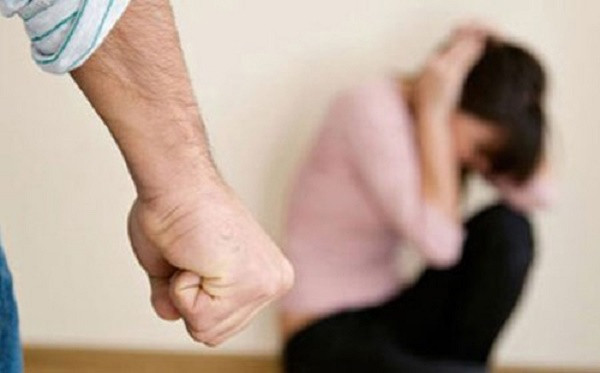 Hải Dương: Đánh cháu, tát vợ, chửi mẹ già, người đàn ông bị xử phạt Hai Duong: Danh chau, tat vo, chui me gia, nguoi dan ong bi xu phat