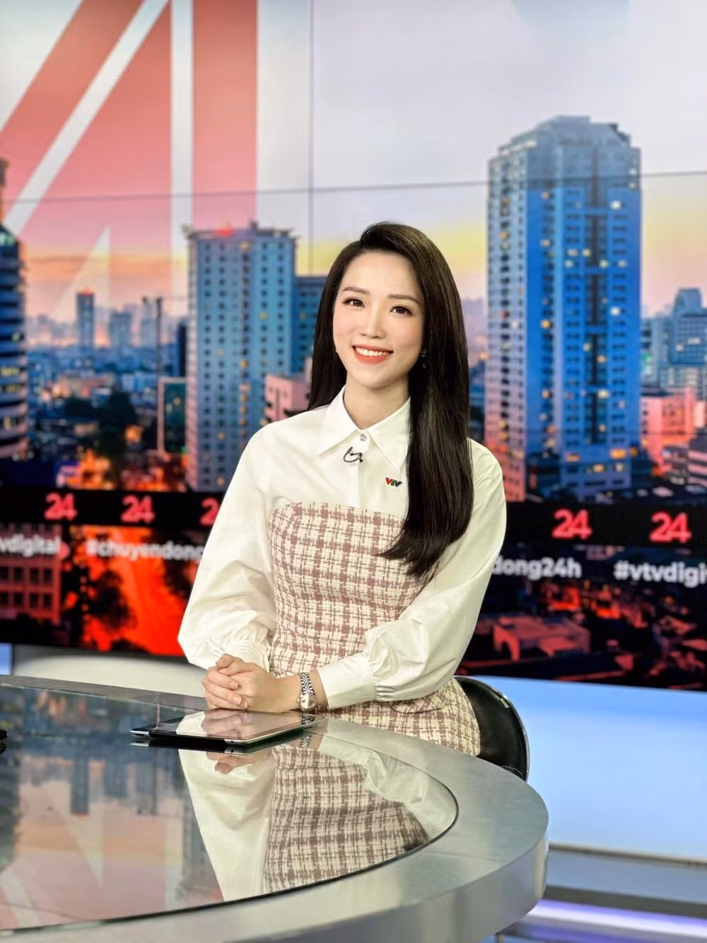 Hải Yến sinh năm 1993, từng đầu quân làm MC thời tiết từ năm 2020.