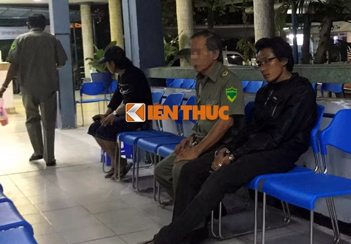 Diem nong 24h: Bat coc con tin, con re chem chet vo va me vo-Hinh-3