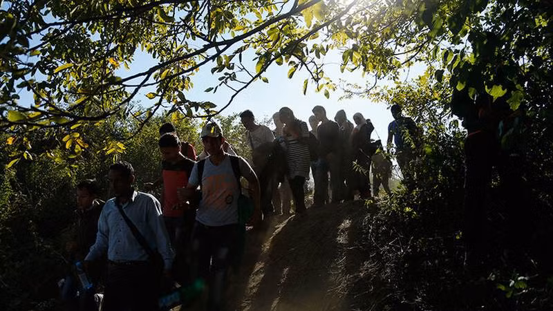 Kinh hoang: Giet 70 nguoi roi tron sang Ao lam “dan lanh”