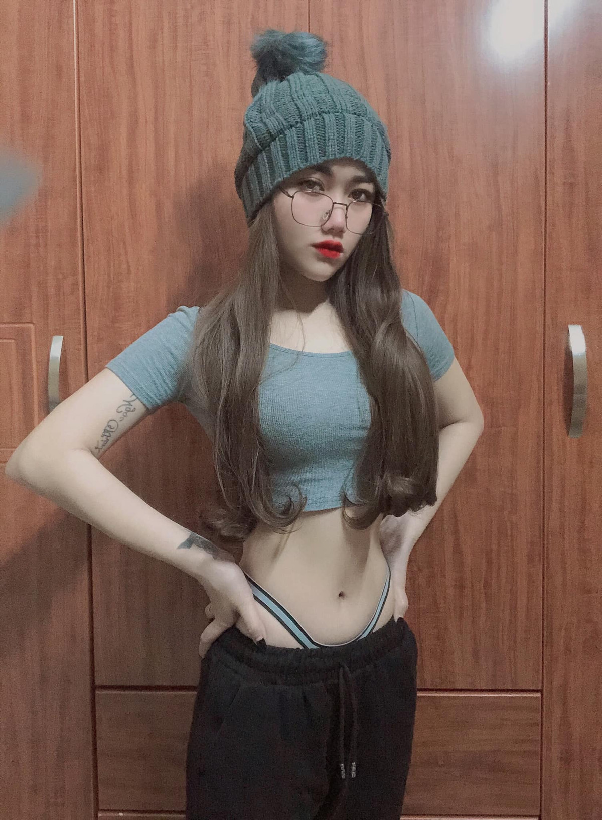 Hiện tại, Ngọc Khánh sở hữu vóc dáng mình hạc xương mai, đặc biệt là vòng eo con kiến của cô luôn gây sức hút mạnh mẽ mọi lúc mọi nơi. Ảnh: FBNV