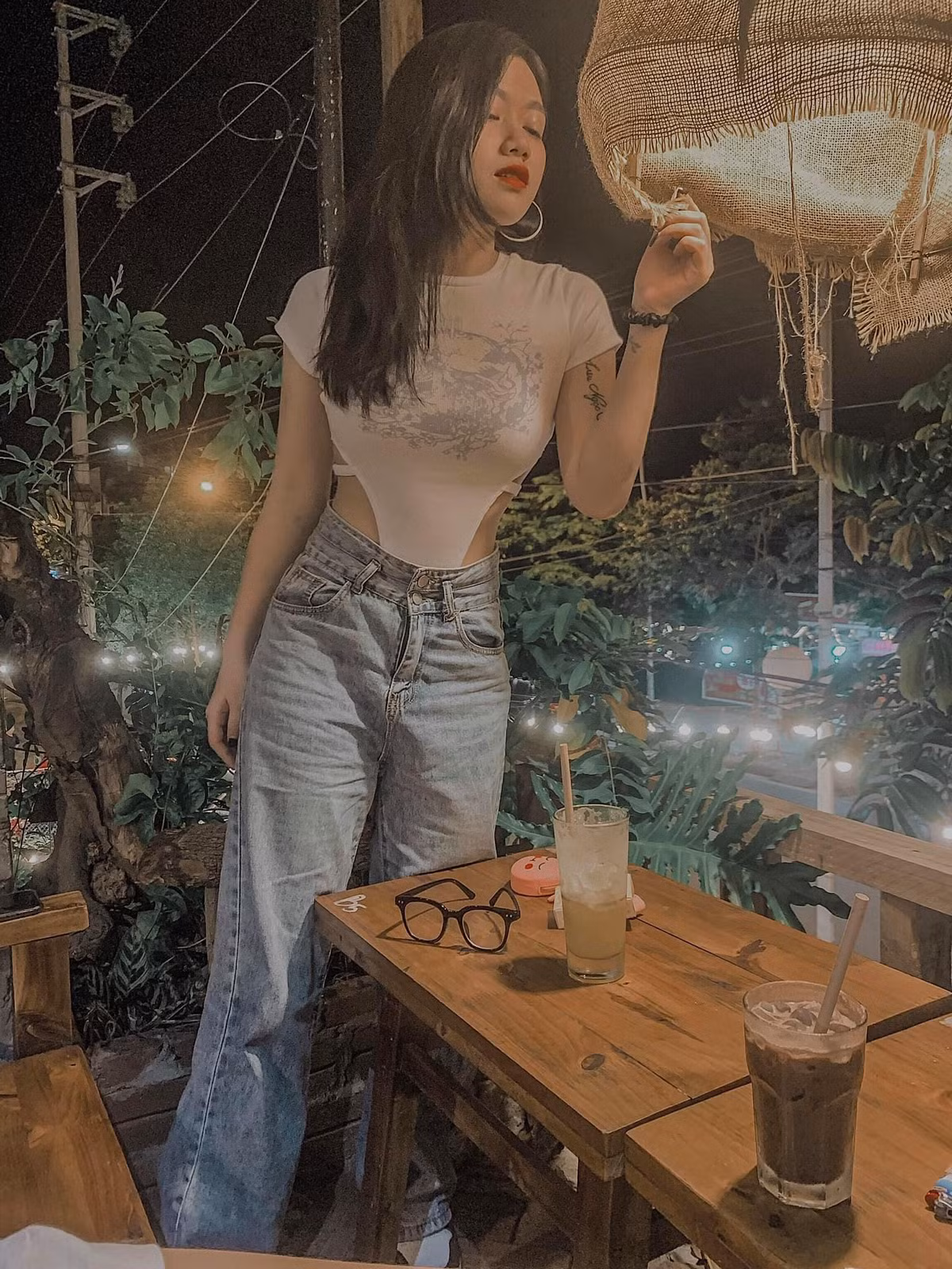 Nhìn sắc vóc xinh đẹp như hot girl hiện tại không ai nghĩ được trong quá khứ Ngọc Khánh từng nặng đến 70 kg khi tròn 20 tuổi.