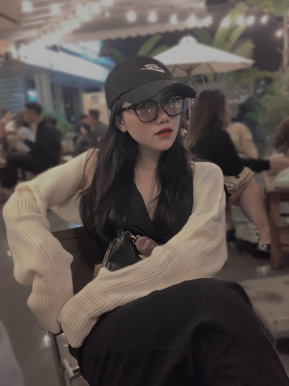 Hành trình giảm cân của Ngọc Khánh bắt đầu với việc tập gym. Đi kèm tập luyện, Ngọc Khánh còn có chế độ ăn với một thực đơn hợp lý, kết hợp với những bài tập đốt mỡ, tăng cơ.