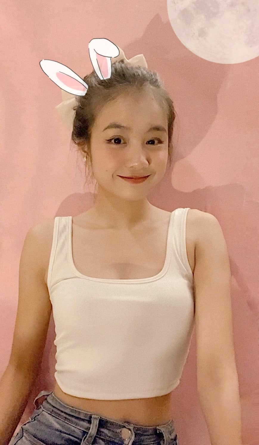 Được biết, Xuân Tuyền là sinh viên chuyên ngành Quan hệ công chúng của ĐH Văn Lang (TP HCM).