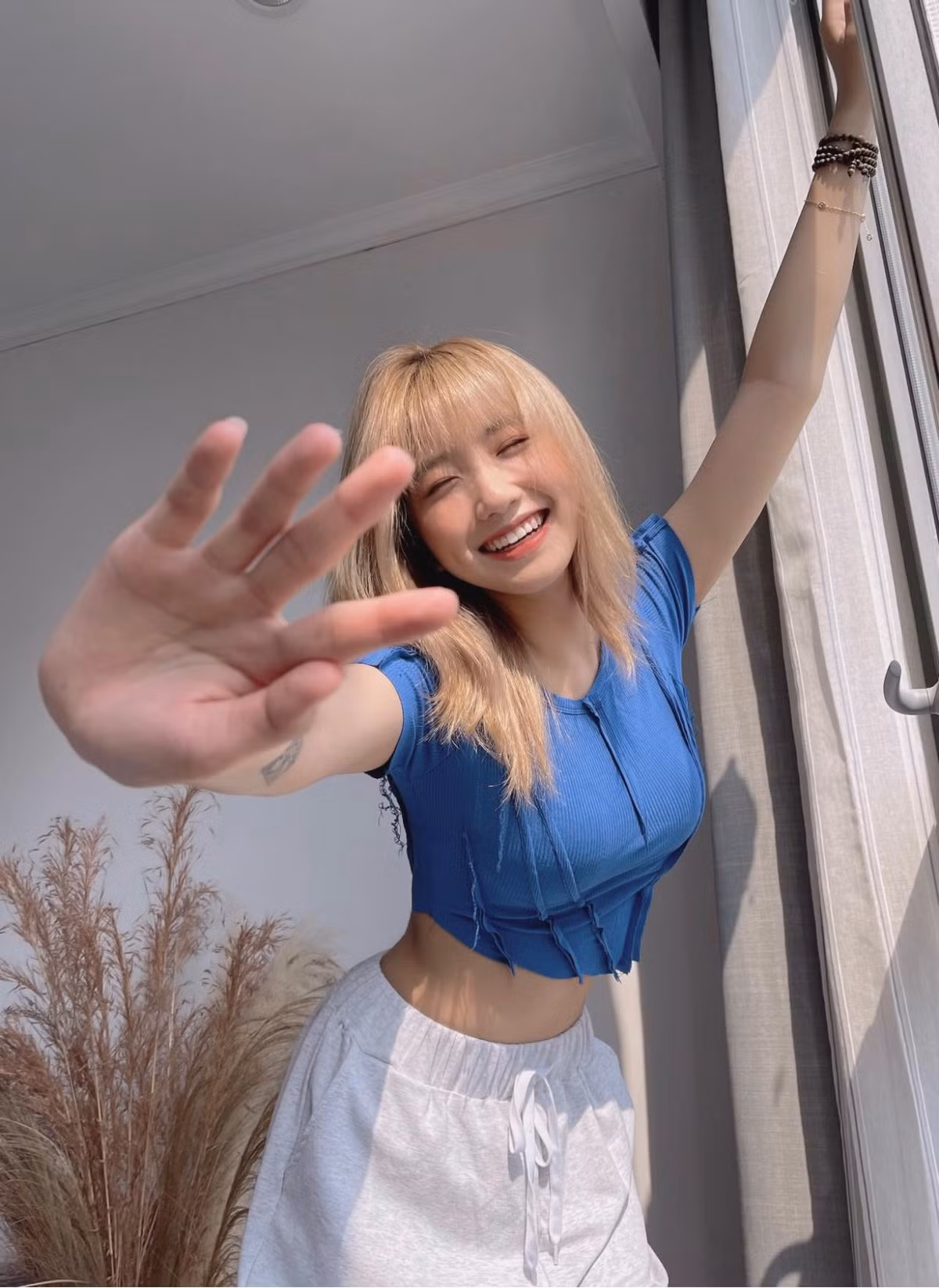 Tuy nhiên, sau sự cố lộ clip nhạy cảm, cô nàng đã tiết chế hơn những khoảnh khắc phản cảm so với lứa tuổi của mình.