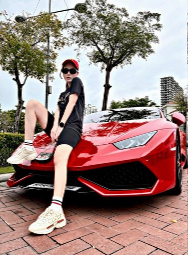 Đoàn Di Băng và ông xã có hẳn một bộ sưu tập xế hộp từ nhiều thương hiệu đình đám nhất thế giới.