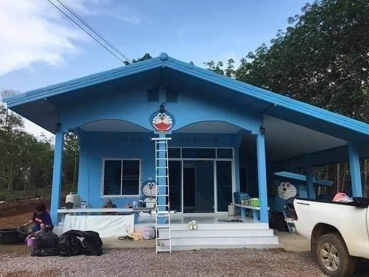 Mới đây, những hình ảnh ngôi nhà được thiết kế tường vẽ hình nhân vật hoạt hình nổi tiếng Doraemon xuất hiện trên mạng xã hội đã làm cộng đồng mạng "săn lùng" ráo riết.