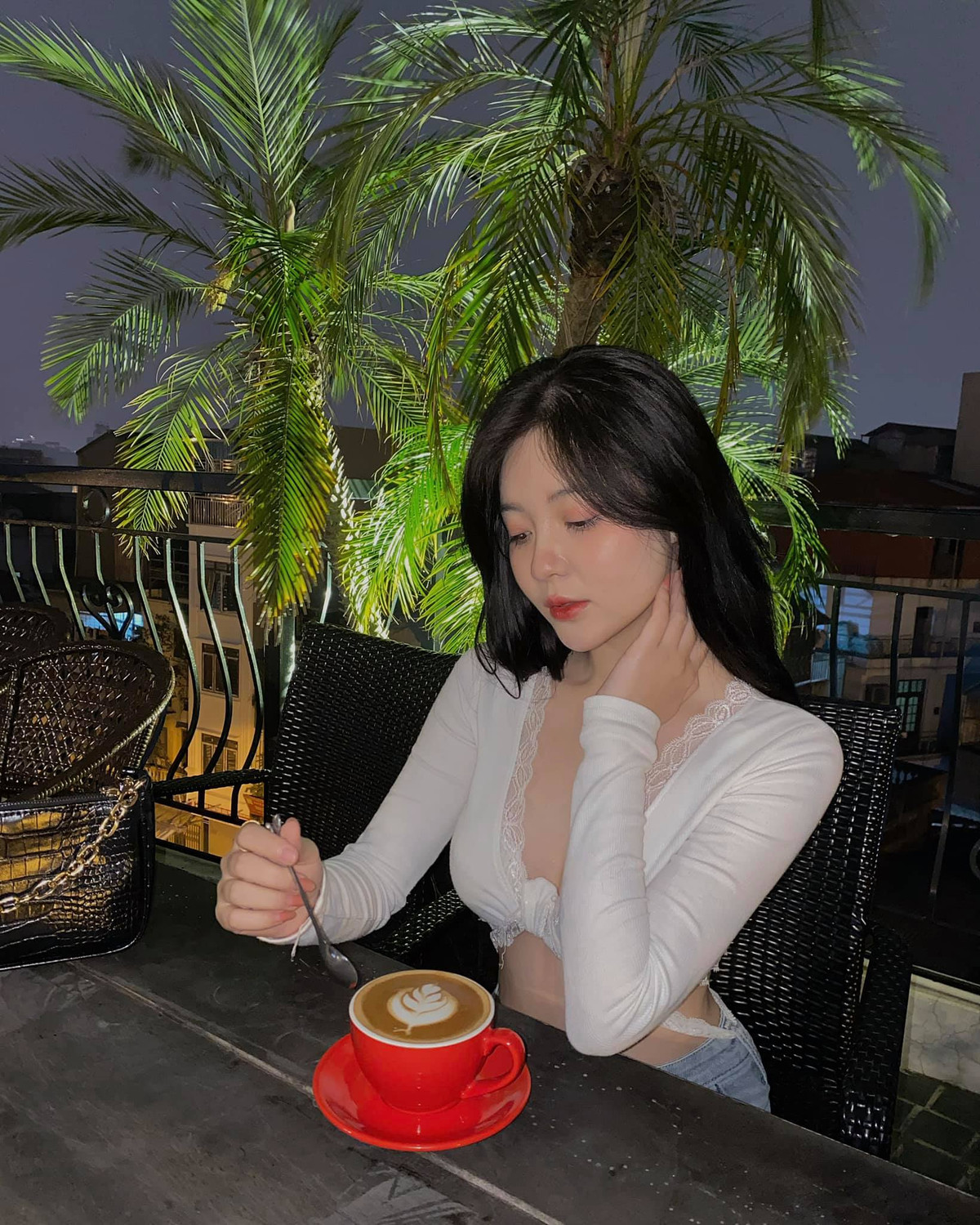 Trang Banana, tên thật Kiều Trang được biết đến là hot girl sở hữu nhan sắc ngọt ngào, thân hình cân đối.