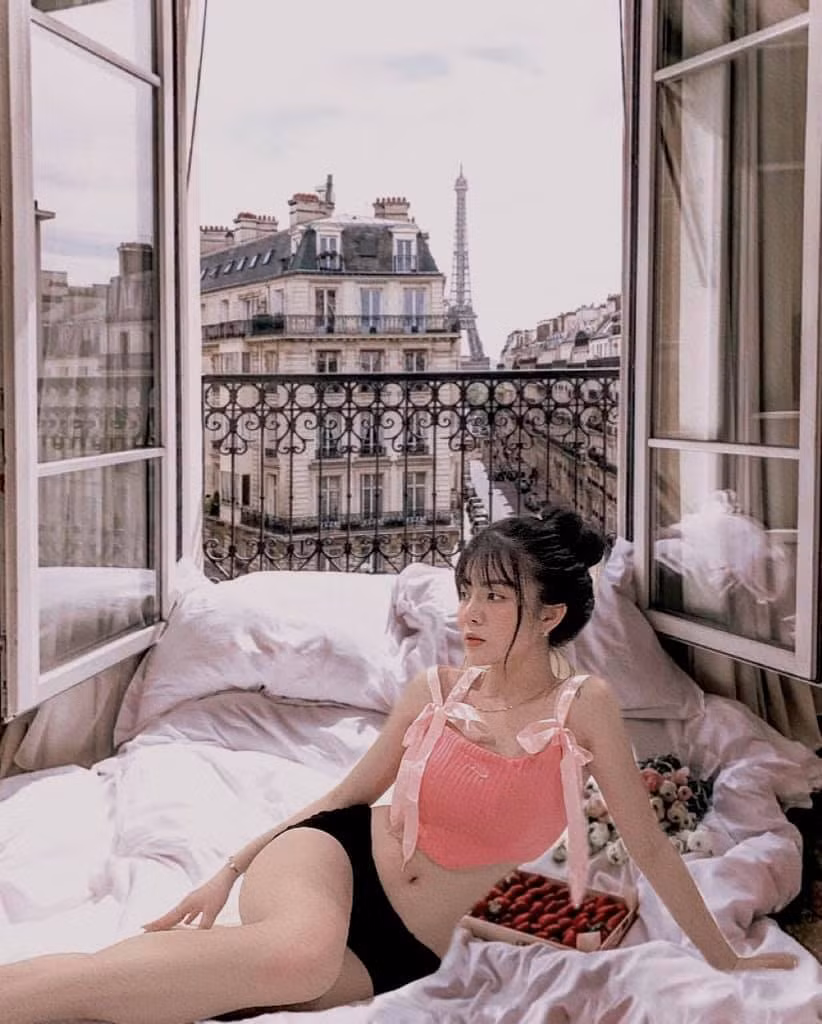 Với tài chơi game cộng với nhan sắc ngọt ngào, gợi cảm, Trang Banana thu hút nhiều người theo dõi trên các nền tảng xã hội.