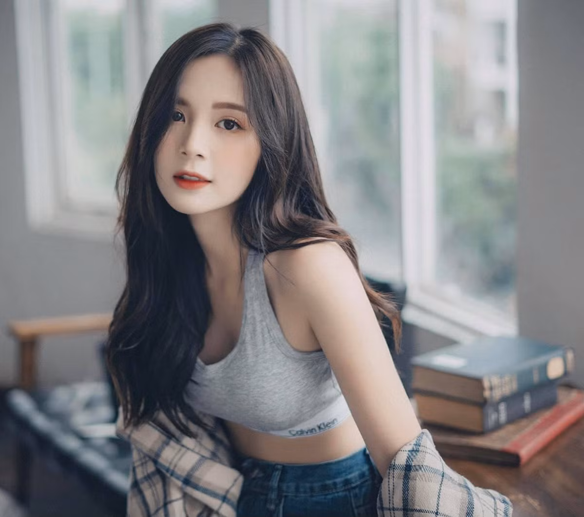 Bước sang tuổi 25 nhưng Nguyễn Hoàng Ngọc Huyền vẫn sở hữu gương mặt trẻ hơn tuổi thực. Ảnh: FBNV