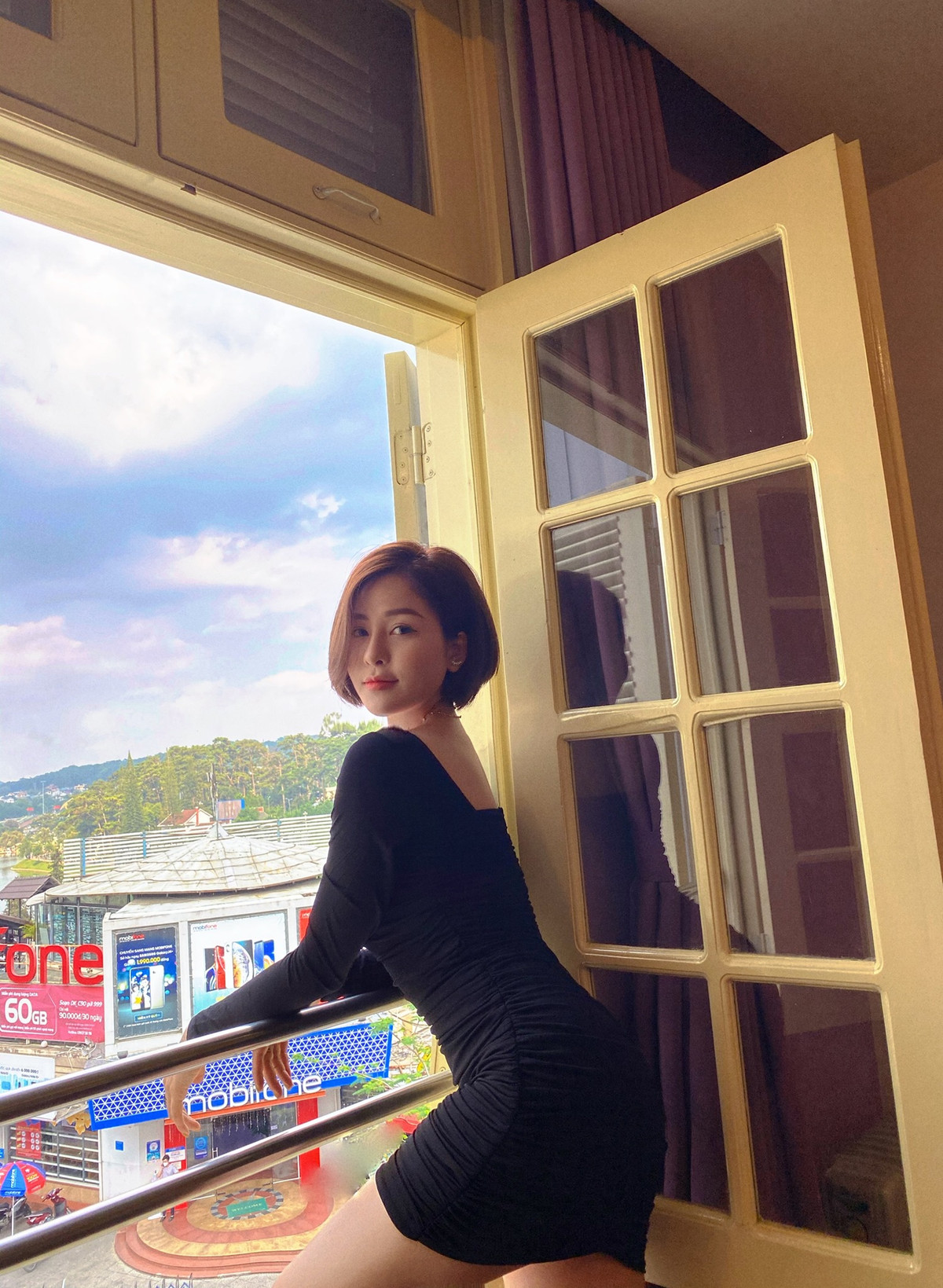 Chuyện ồn ào về "clip nóng" đã trôi qua từ lâu, nhưng cuộc sống của hot girl Trâm Anh hiện tại vẫn nhận được sự quan tâm.