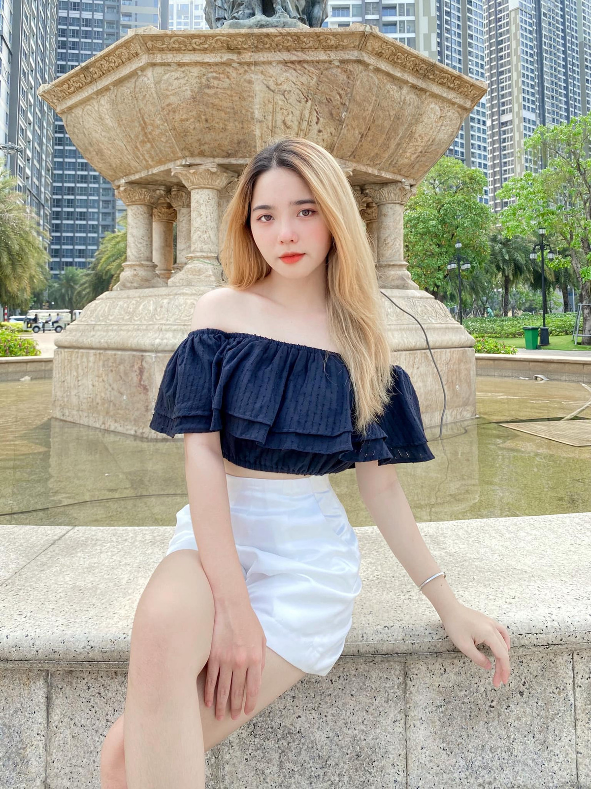 Không chỉ đam mê chụp hình mà Diễm Mi rất thích diễn xuất, cô nàng luôn học hỏi điều này qua các bộ phim để trau dồi kinh nghiệm cho bản thân.