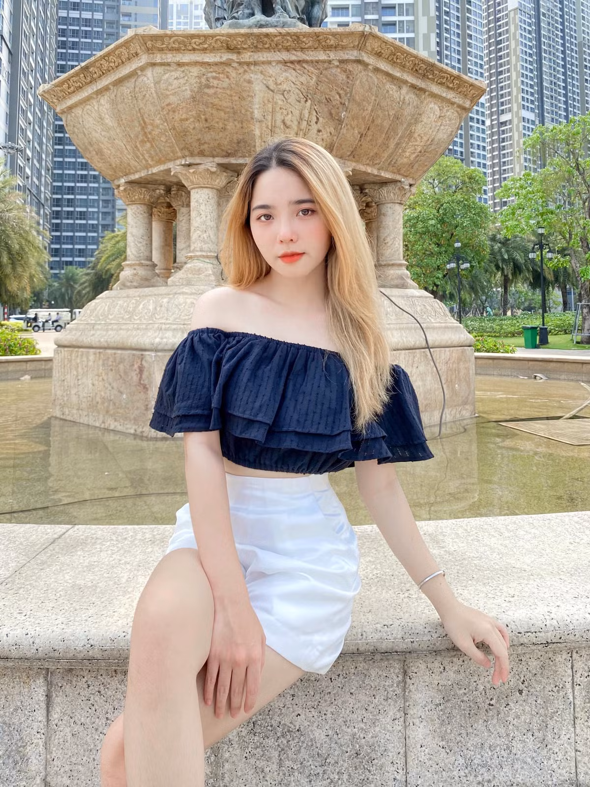 Không chỉ đam mê chụp hình mà Diễm Mi rất thích diễn xuất, cô nàng luôn học hỏi điều này qua các bộ phim để trau dồi kinh nghiệm cho bản thân.