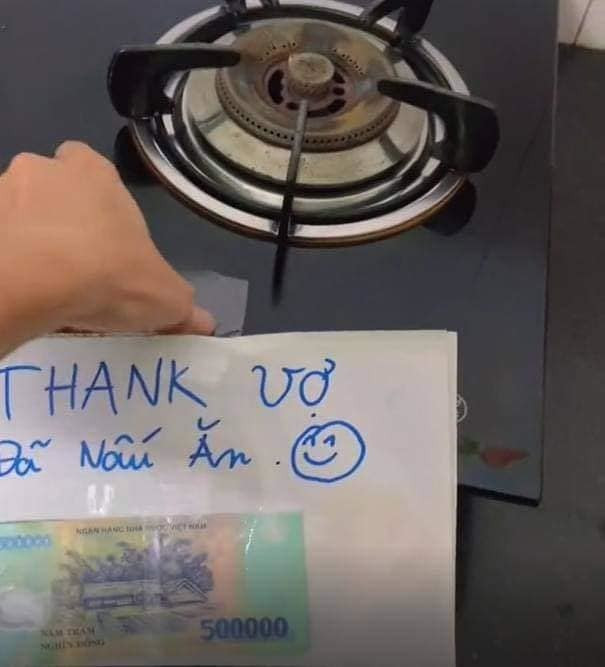 Mới đây cư dân mạng thích thú với màn nịnh vợ siêu có tâm của một ông chồng. Những hình ảnh này sau khi chia sẻ lên MXH đã làm hội chị em phải ghen tị.