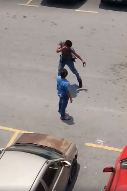 Trước đây xuất hiện khá nhiều trường hợp chồng yêu thương và cưng chiều vợ hết mực. Lướt facebook một chút là có thể bắt gặp được những trường hợp "chồng nhà người ta" yêu thương vợ hết mực khiến bao chị em phụ nữ phải "gato".