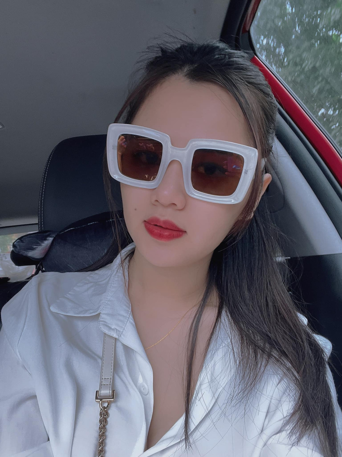 Vợ Quế Ngọc Hải - Dương Thùy Phương vốn được biết đến là hoa khôi Đại học Vinh nên việc cô nàng luôn nổi bật mọi lúc mọi nơi là điều dễ hiểu.