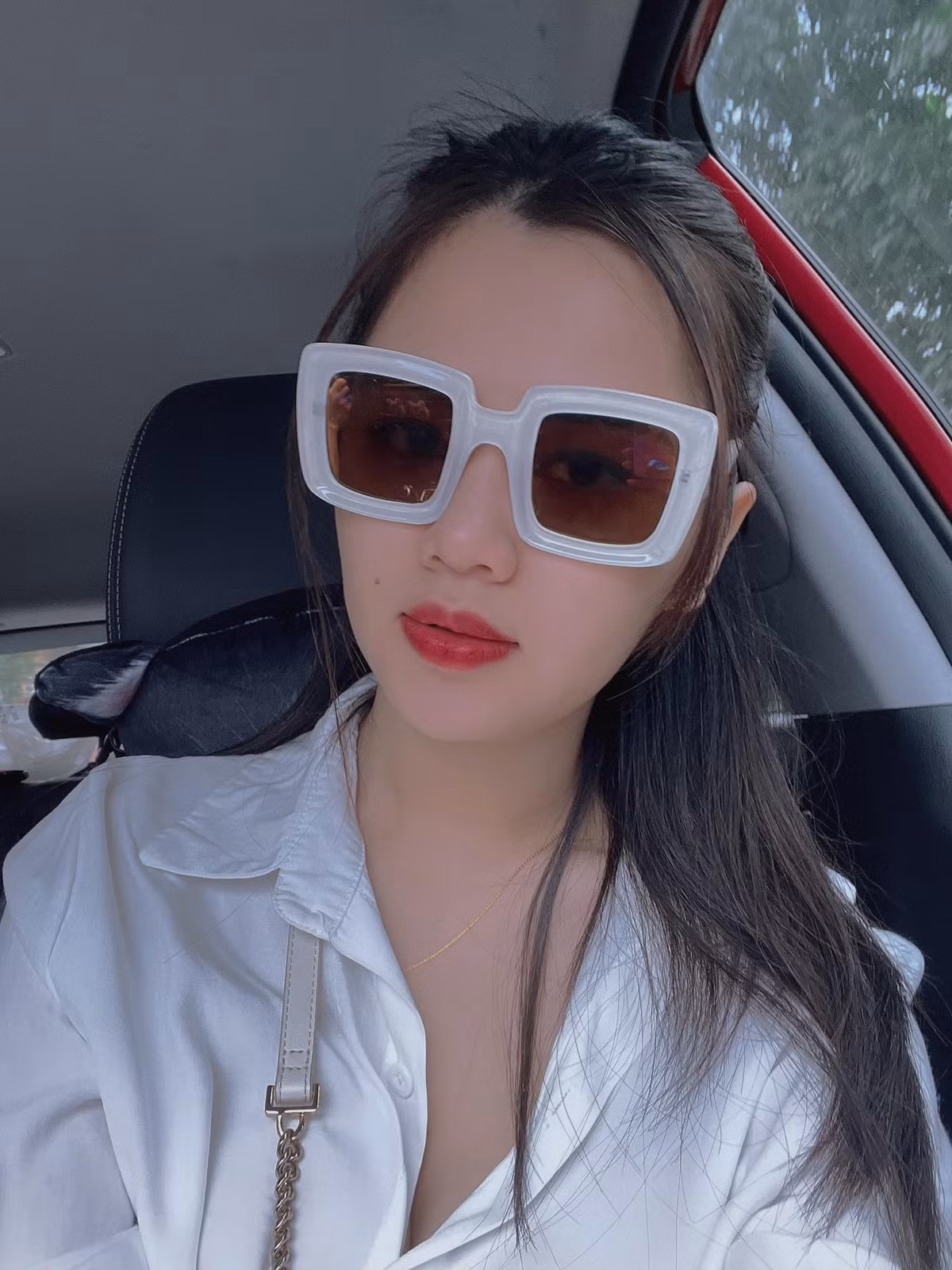 Vợ Quế Ngọc Hải - Dương Thùy Phương vốn được biết đến là hoa khôi Đại học Vinh nên việc cô nàng luôn nổi bật mọi lúc mọi nơi là điều dễ hiểu.