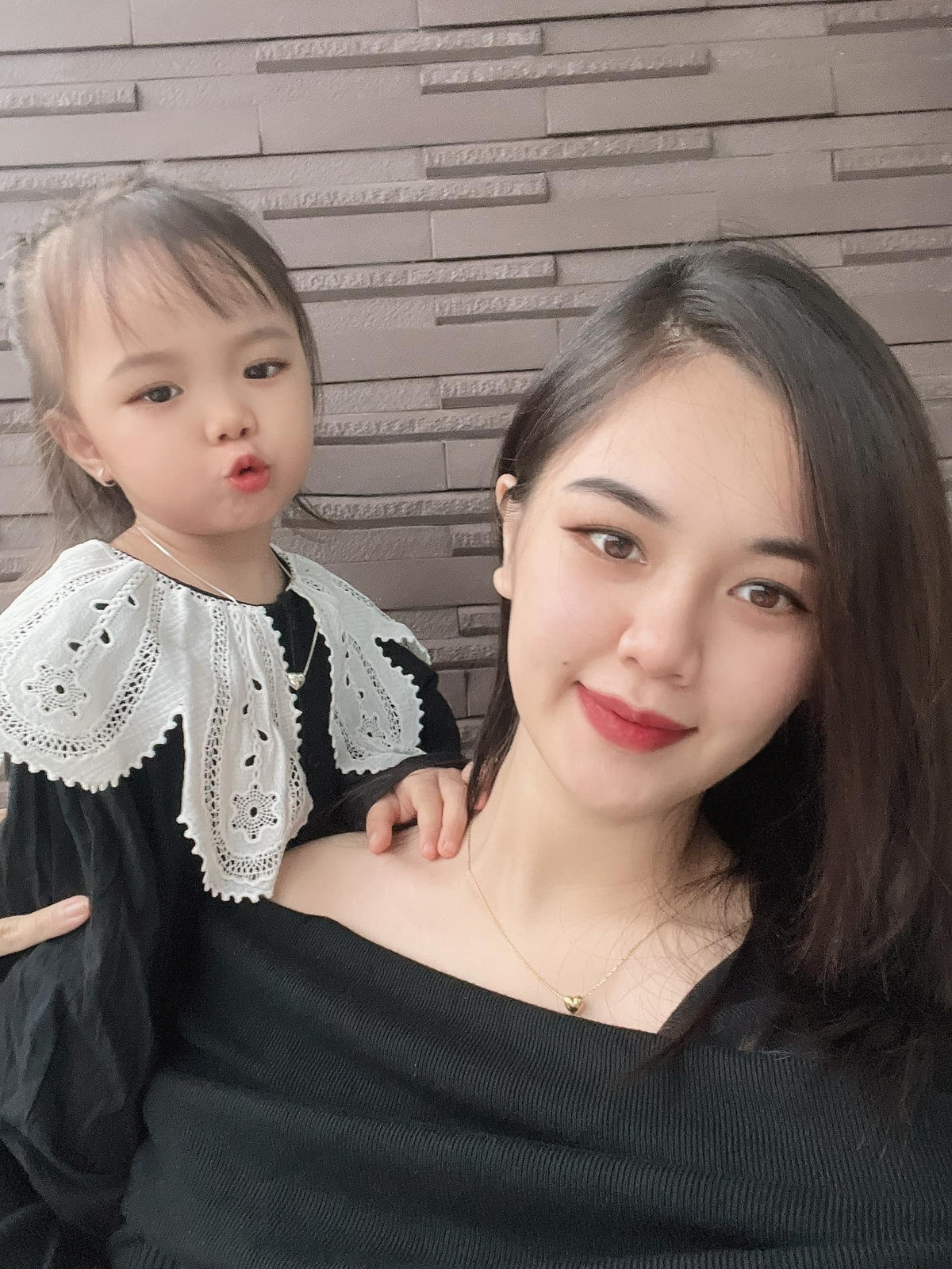 Thùy Phương dễ dàng gây ấn tượng với người đối diện nhờ sở hữu vẻ đẹp trong trẻo, dễ mến.