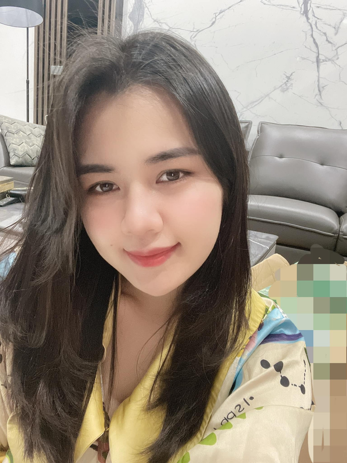 Nhan sắc của cựu Hoa khôi không thay đổi dù đã trải qua quá trình bầu bí, sinh nở.