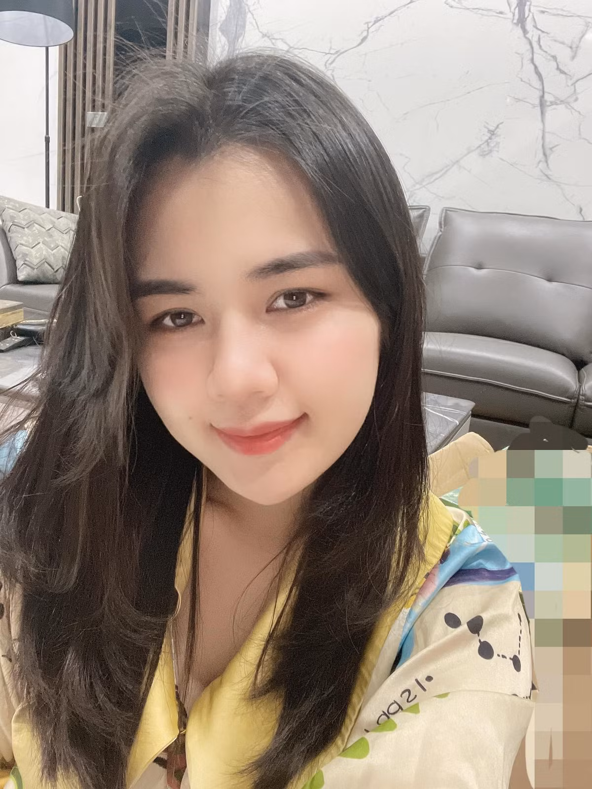 Nhan sắc của cựu Hoa khôi không thay đổi dù đã trải qua quá trình bầu bí, sinh nở.