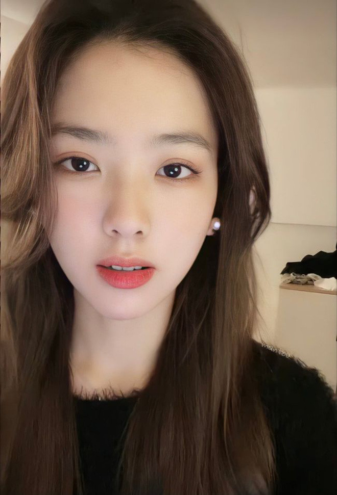 Netizen cho rằng với nhan sắc này không có gì lạ khi Vương Tư Thông lại si mê người đẹp này đến thế.