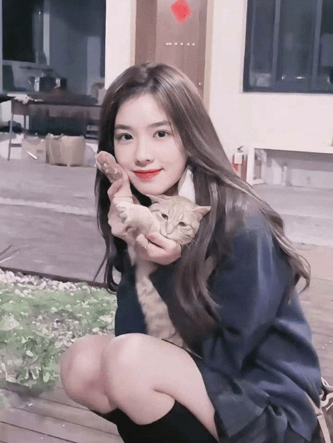 Ngay sau đó, thiếu gia họ Vương lên mạng chỉ trích hot girl này giả tạo, lừa đảo. Tôn Nhất Ninh cũng tung ra hàng chục hình ảnh chụp màn hình tin nhắn giữa 2 người, từ đây mà những dòng tin nhắn "cực sến" của vị thiếu gia bị phơi bày.