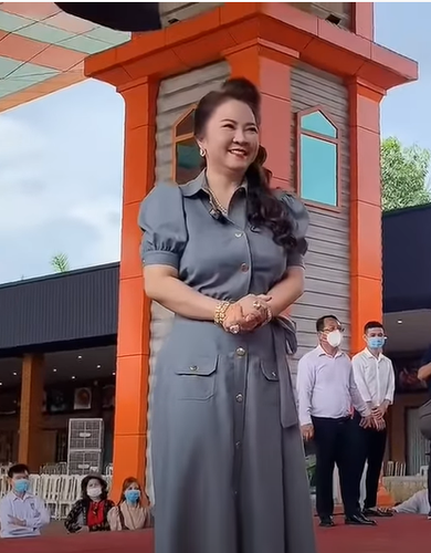 Đoạn clip mà con trai bà Phương Hằng chia sẻ nhanh chóng thu hút lượng người bình luận lớn. Cũng chính vì điều đó mà Hằng Hữu để lại bình luận dỗi hờn vô cùng đáng yêu. Thiếu gia khu du lịch Đại Nam viết: "Ai cũng hỏi anh vệ sĩ mà không ai hỏi Hữu đâu".