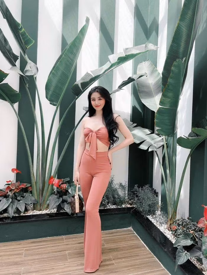 Tuy nhiên đến giữa năm 2017, cuộc hôn nhân của Bảo Chi dừng lại vì lí do chồng "cắm sừng" cô và đồng nghĩa với việc cô làm mẹ đơn thân từ đây.