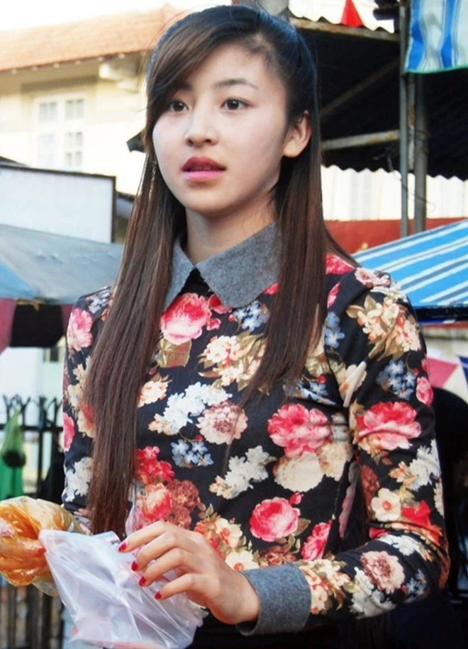 Lưu Hoài Bảo Chi (27 tuổi) là cô gái từng gây sốt cộng đồng mạng với danh xưng " hot girl bánh tráng trộn" vào thời điểm năm 2013.