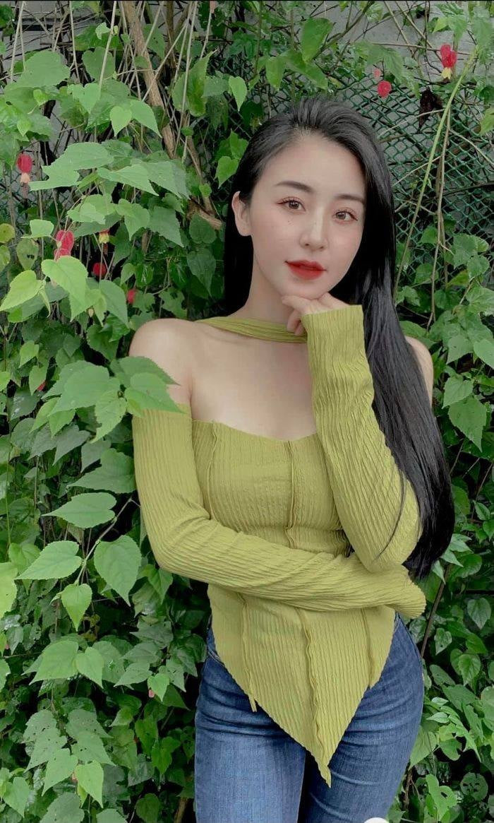 Hiện tại "hot girl bánh tráng trộn" ngày nào đã cùng con gái chuyển lên Sài Gòn sinh sống và lập nghiệp.