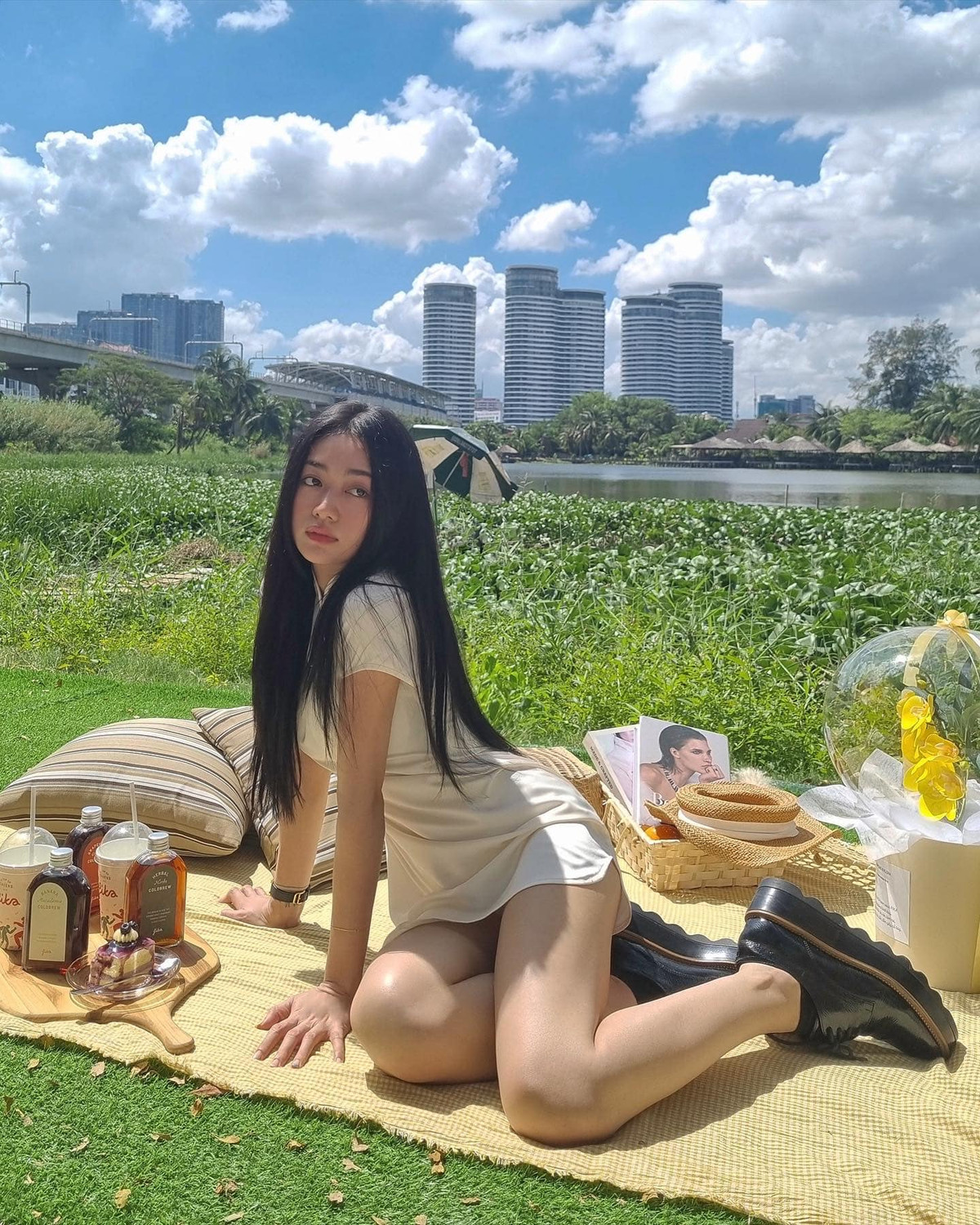 Nga Wendy là một trong những "IT girl" đời đầu tại Việt Nam. Cô nàng trở thành người mẫu lookbook từ năm 16 tuổi.