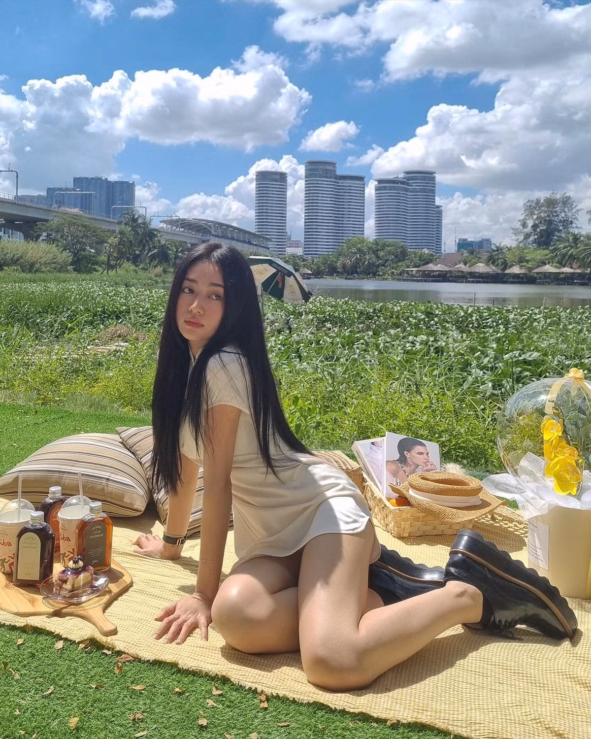 Nga Wendy là một trong những "IT girl" đời đầu tại Việt Nam. Cô nàng trở thành người mẫu lookbook từ năm 16 tuổi.