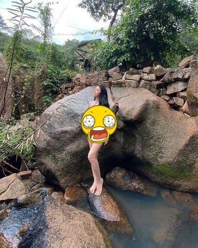 Trước đó không lâu, cô nàng hot girl một thời cũng đăng tải những tấm ảnh diện bikini phục thù, khoe body siêu chuẩn.