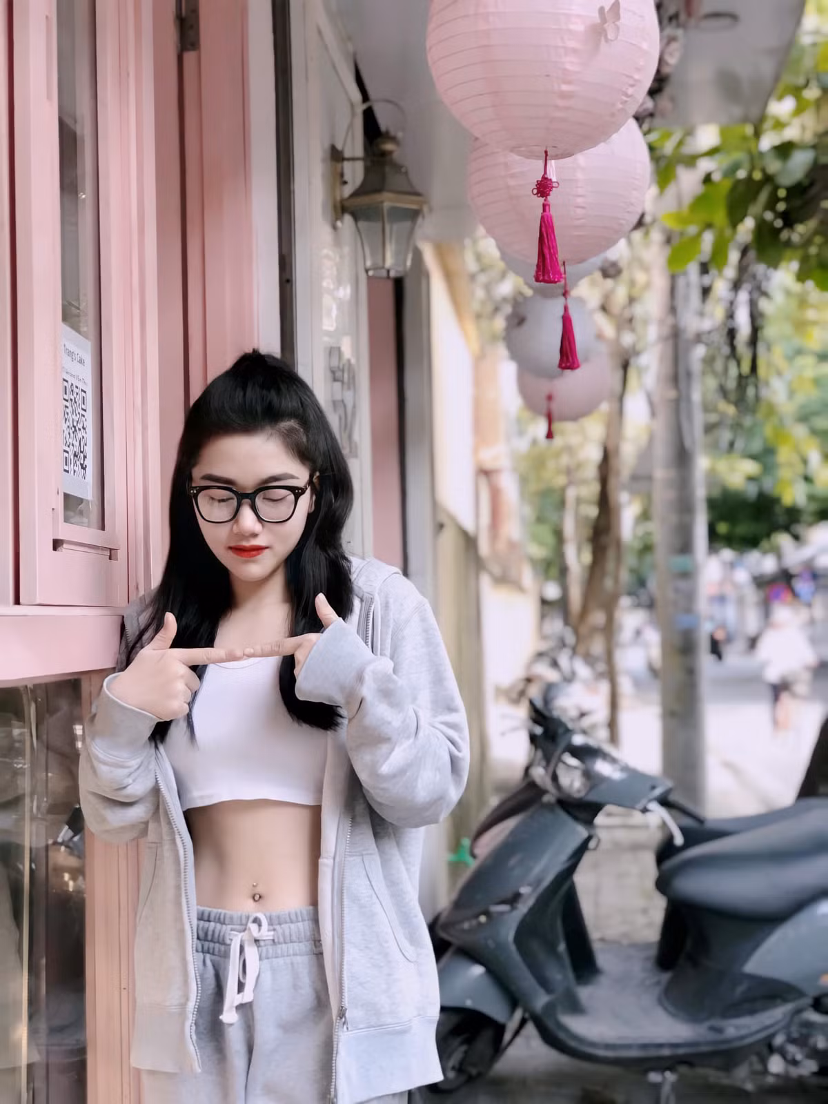 Lưu Ngọc Khánh (sinh năm 1999, quê Hải Dương) là cô gái gây chú ý mới đây khi có hành trình giảm cân, "lột xác" rất thành công.