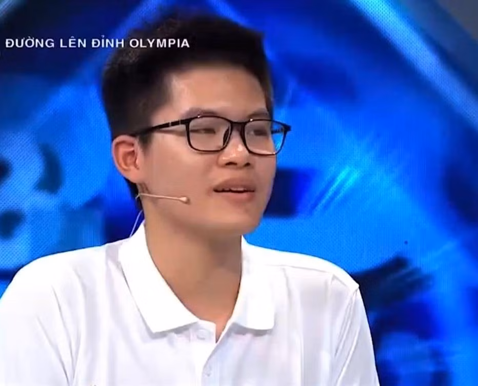 Ngoài ra, theo tiết lộ của Hoàng Khánh cậu bạn đã biết đọc chữ từ năm 4 tuổi.