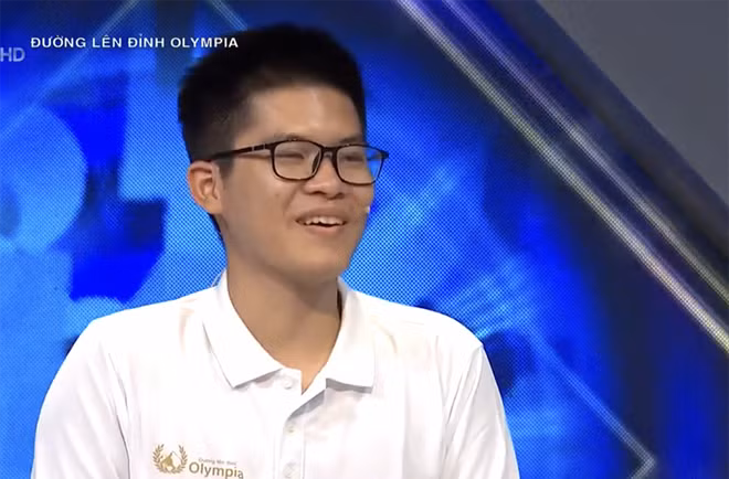 Ở cuộc thi Tuần, Nguyễn Hoàng Khánh từng lập kỷ lục vượt qua 17 câu hỏi ở phần thi Khởi động trong vòng 60 giây. Điều này có được nhờ khả năng đọc nhanh của nam sinh.