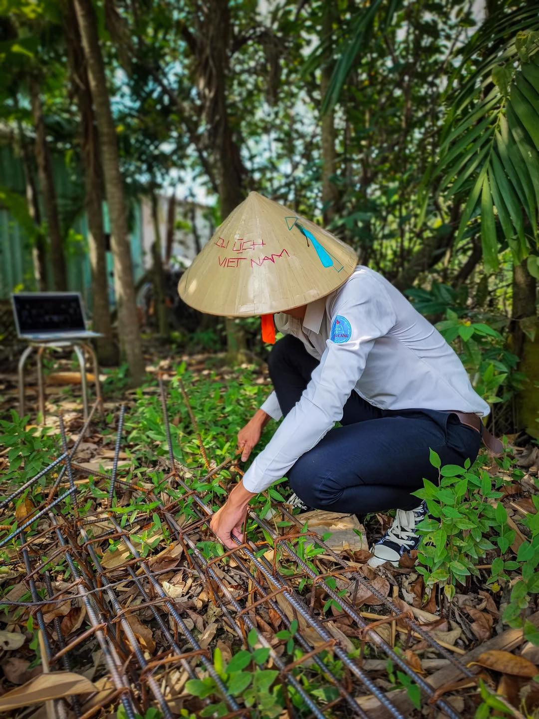 Ở nhà việc gì cũng đến tay nhưng không quên việc học là trên hết.