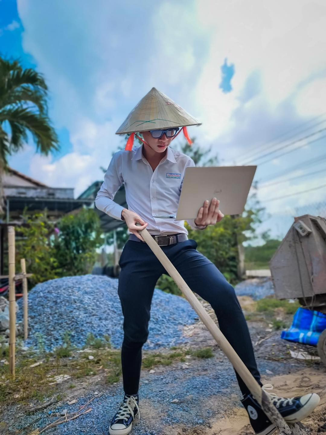 Hiện tại, bộ ảnh học online hài hước này vẫn gây sốt trong các hội nhóm về học sinh, sinh viên. Ảnh: Nguyễn Hoàng Khang/ Group Trường Người Ta