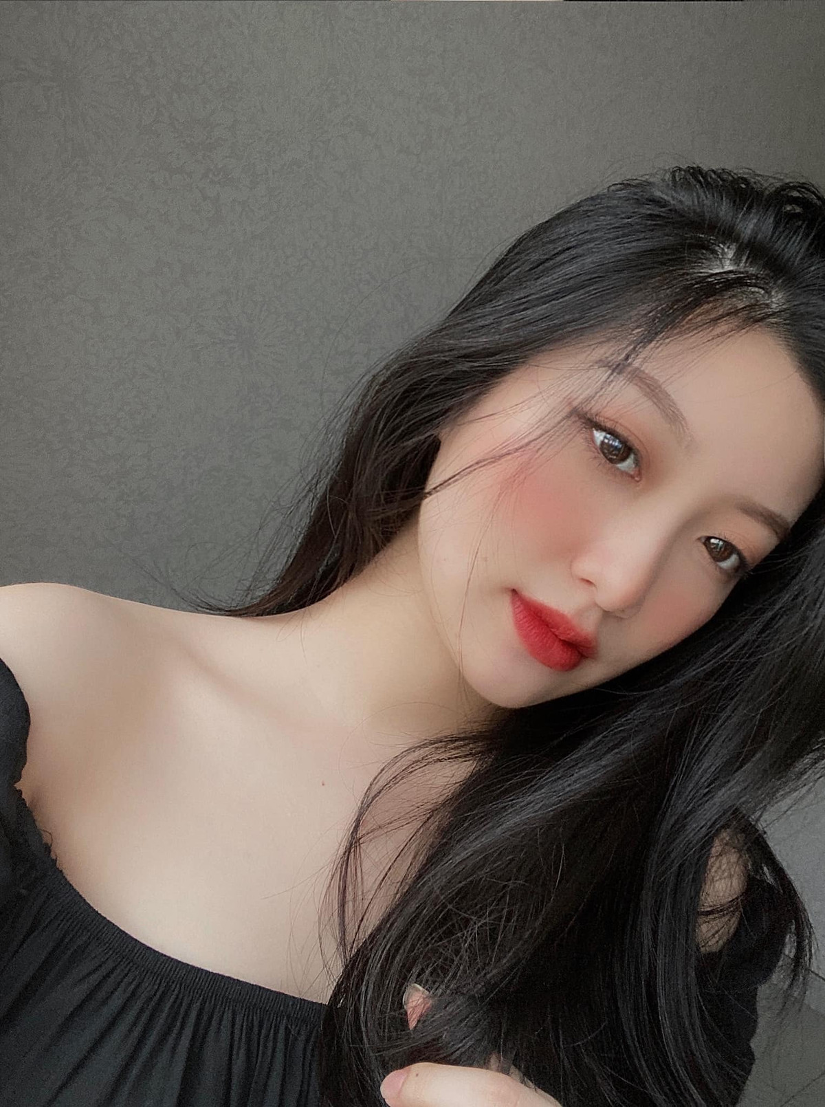 Tsai Gia Du sinh năm 2000 là hot girl thế hệ mới, cô nàng thường xuyên được các diễn đàn trai xinh gái đẹp lấy ảnh và đăng tải, nhận về sự chú ý lớn.