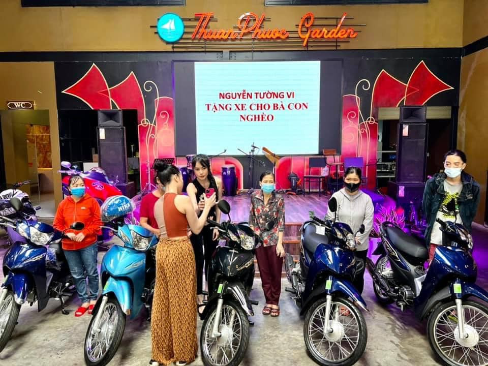 Sau khi thông tin này được chia sẻ nhiều trên MXH, danh tính của cô gái cũng gây chú ý, đặc biệt là nhan sắc và gia thế của cô.