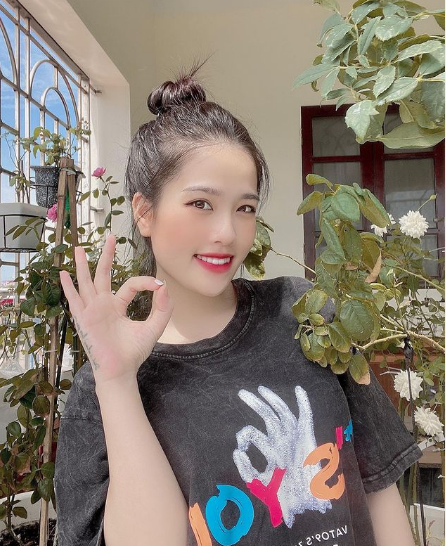 Sau cuộc tình chóng vánh với Quang Hải, Huyền My giờ đã tìm được tình yêu mới, không ít netizen để lại bình luận chúc mừng cô nàng. Ảnh: Tổng hợp