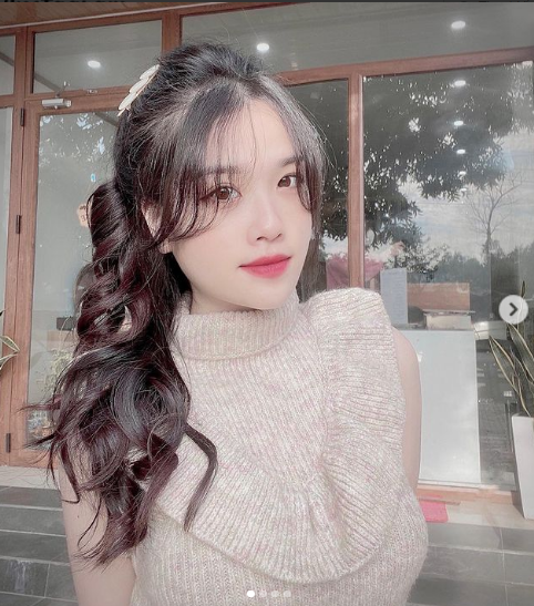 Được biết, Huyền My sinh năm 1997, quê ở Nghệ An. Cô sinh ra trong gia đình có bố làm công chức, mẹ kinh doanh.