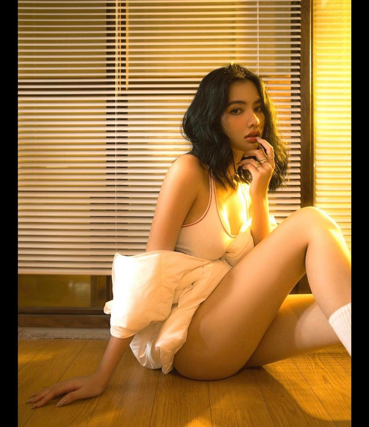 Sau những đồn đoán về mối quan hệ tình cảm, thì gần đây người đẹp An Giang đã chính thức xác nhận cô hiện tại đang độc thân.