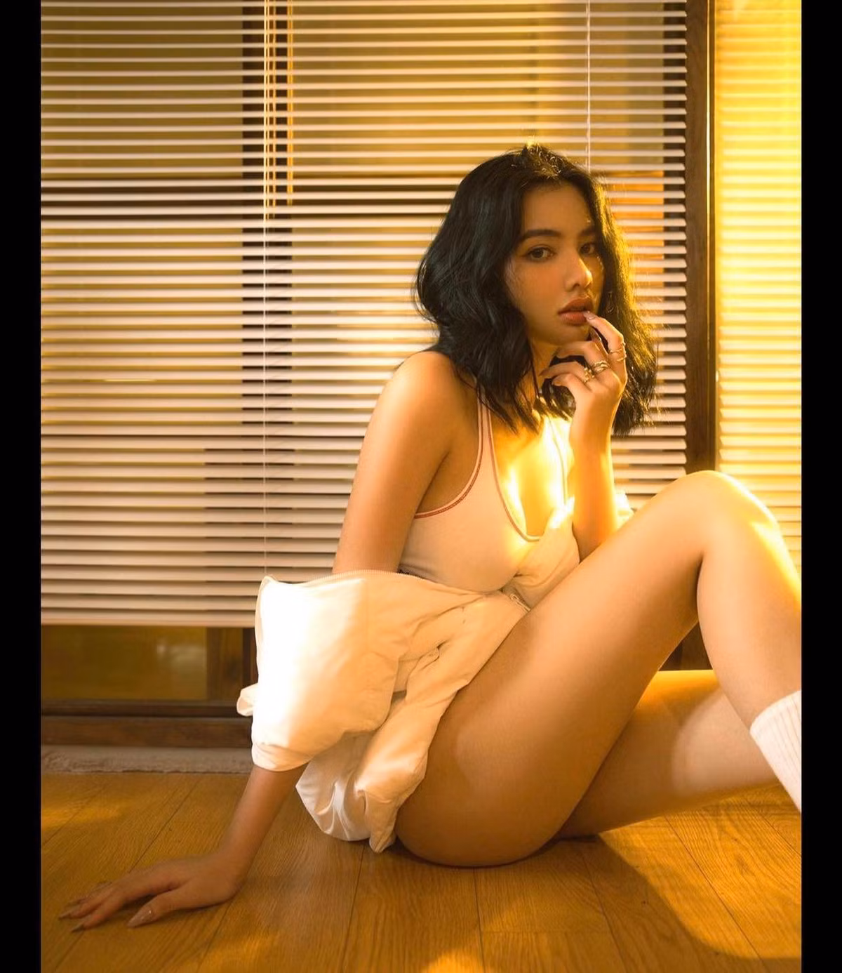 Sau những đồn đoán về mối quan hệ tình cảm, thì gần đây người đẹp An Giang đã chính thức xác nhận cô hiện tại đang độc thân.