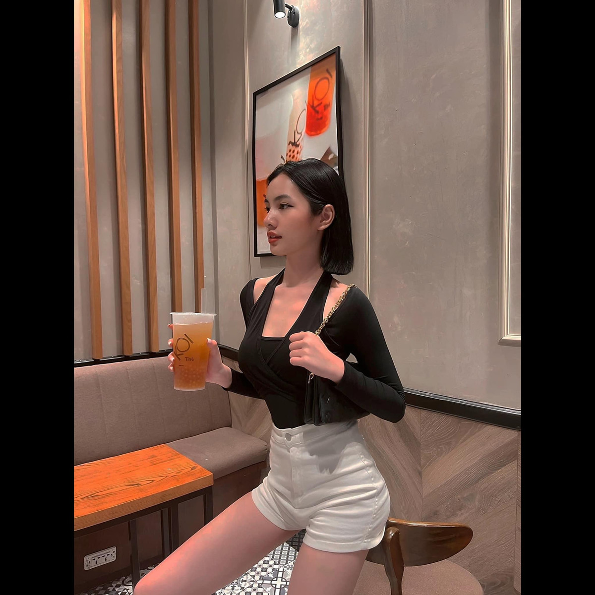 Cũng chính vì sự thay đổi nhỏ đó mà gái xinh An Giang tự tin diện nhiều trang phục cắt xẻ táo bạo hơn hẳn trước đây. Ảnh: FBNV